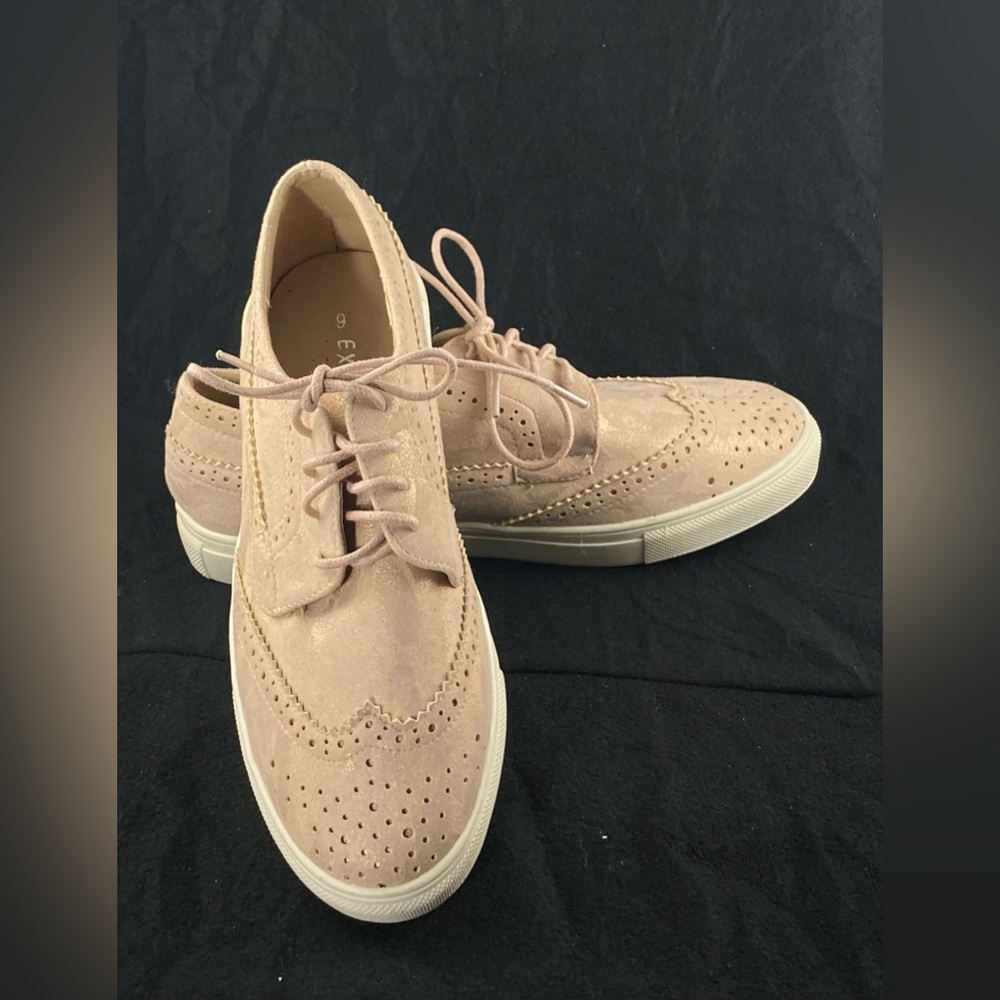 Stylish Women's Lace-Up Brogue Sneakers